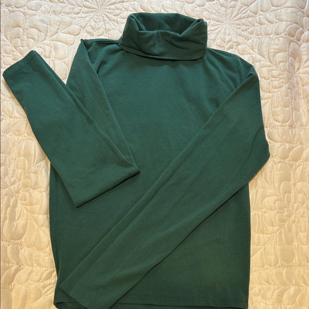 Girl’s junior cropped Hollister Turtleneck